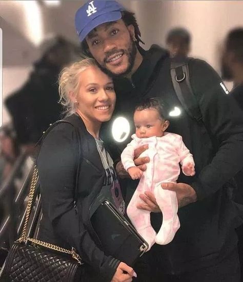 Cavaliers Derrick Rose and Alaina First Year Of College, Memphis Tigers, Funny Marvel Memes, Hometown Heroes, Derrick Rose, Pro Athletes, New Girlfriend, Family Moments, Family Goals