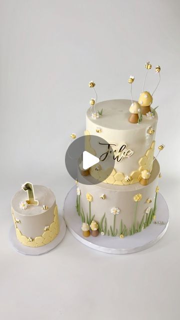 Xochilt F Marchena on Instagram: "🐝Happy first bee-day🐝" First Bee Day Cake, Bee Day Cake, First Bee Day, Bee Birthday Cake, Bee Stuff, Bee Day, Bee Birthday, Cake Smash, Birthday Cake