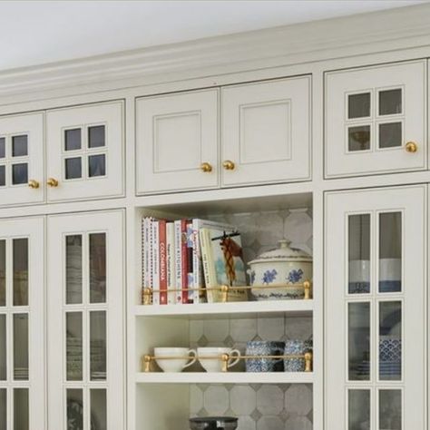 Brittany Allen on Instagram: "Love this kitchen!   Design: @stephperezstudio   - - - - - #nancymeyersaesthetic #kitchendesign #classickitchen #traditionalhome #classichome #whitecabinets #coffeebar" Built In Coffee Bar, Butler’s Pantry, Dry Bar, Bay House, Custom Bar, Classic Kitchens, Southern Home, My Coffee, July 16