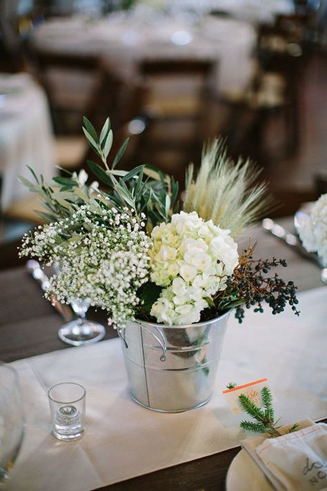 Olive Branch Wedding, Sunflower Kitchen Decor, Romantic Rustic Wedding, Rustic Style Wedding, Table Arrangements Wedding, Backyard Reception, Romantic Wedding Cake, Rustic Centerpieces, Seating Plan Wedding