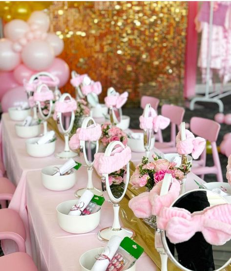 Spa Party Ideas For Girls Birthday Kids, Spa Bday Party, Spa Girls Birthday Party, Spa Party Photo Booth, Makeup Birthday Party Ideas, Hoco Morning, Makeup Birthday Party, Beauty Workshop, Picnic Party Decorations