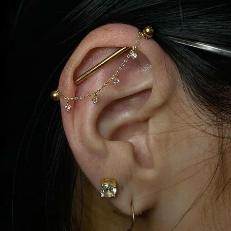 Ear Piercing Styling Gold, Good Industrial Piercing, Ear Diagram Piercings, Ear Styling Ideas Minimalist, Industrial Piercing Styling, Unique Ear Piercings Creative, Pretty Industrial Piercing Jewelry, Creative Ear Piercings, Capricorn Piercing