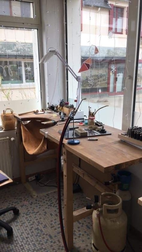 Jewelry Bench Workspaces, Jewellery Studio Workspaces, Diy Jewelers Bench, Silversmith Workbench, Diy Jewellery Bench, Jewelry Workspace, Jewellers Workbench, Jewelry Workbench, Jewellery Bench