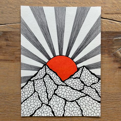 Tekening van bergen in zwart-wit en de zon in oranje Black And White Landscape Drawing, Lighthouse Drawings, Posca Drawing Ideas, Journaling Doodles, Posca Drawing, Sunrise In The Mountains, Lighthouse Drawing, Illusions Art, Easy Mandala Drawing