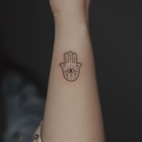 Hamsa Hand With Evil Eye Tattoo, Evil Eye And Hamsa Tattoo, Hamsa Tattoo Small Simple, Hamsa Hand Tattoo Small Evil Eye, Hamsa Hand Evil Eye Tattoo, Dainty Hamsa Tattoo, Minimalist Hamsa Tattoo, Mini Hamsa Tattoo, Blessing Hamsa Tattoo