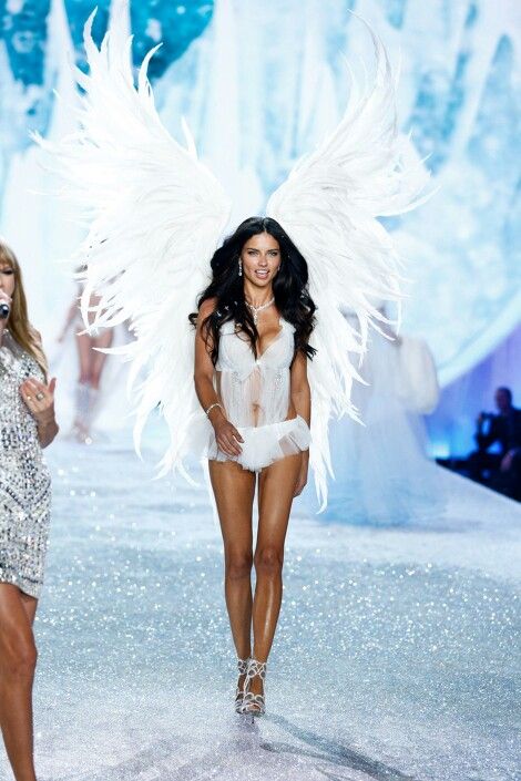 Victoria secret adriana white Sparkle Bodysuit, Victoria Secret Wings, Lima Model, Victoria Secret Angel Wings, Victoria Secret Runway, Adriana Lima Victoria Secret, Victoria Secret Show, Victoria Secret Model, Victoria Secret Models