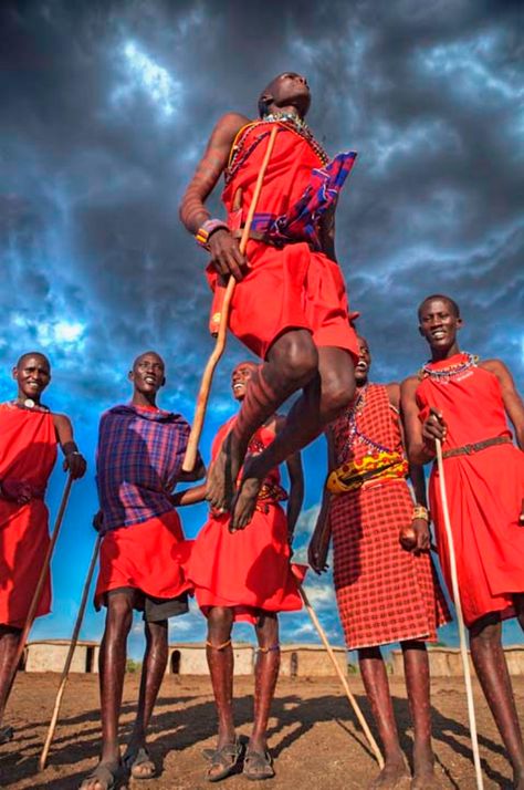 Masai-jumping All African Countries, Africa Safari Clothes, Maasai People, African Dance, Masai Mara, Africa Safari, African People, Maasai, African Countries