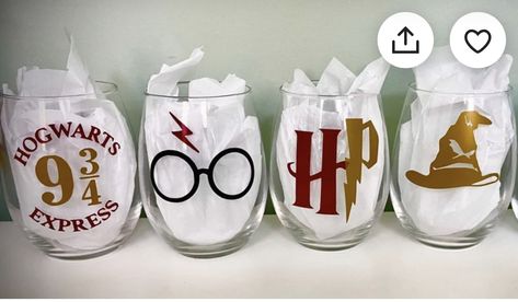 Harry Potter Sayings, Cricut Wine Glass Ideas, Harry Potter Wine Glasses, Wine Glass Ideas, Fun Wine Glasses, Engraving Ideas, Diy Wine Glasses, Harry Potter Style, Harry Potter Birthday Party