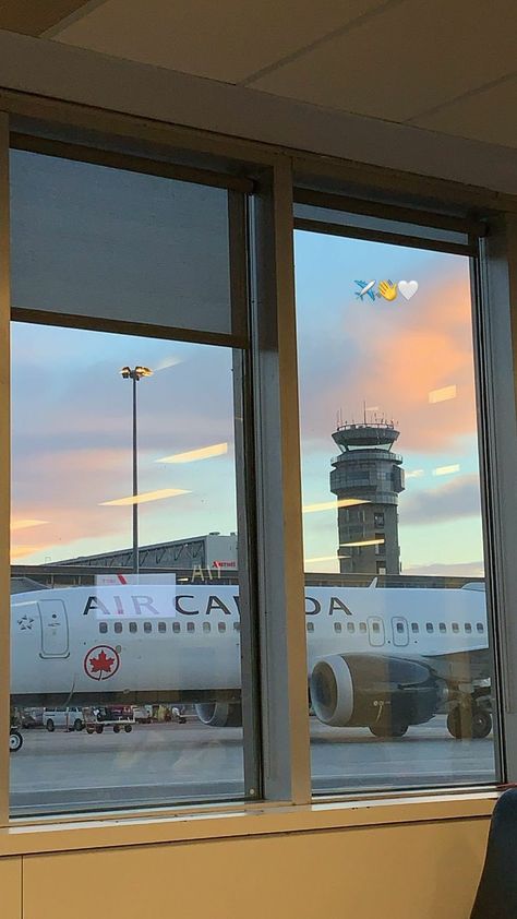 Air Canada Plane, Canada Toronto City, Airport Aesthetics, Airport Vibes, Airport Airplane, Toronto Airport, Plane Photos, Adventure Time Characters, Airport Aesthetic