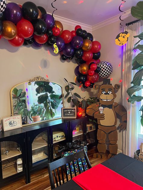 Five Nights At Freddy's Balloon Garland, Diy Five Nights At Freddys Birthday, Fnaf Trunk Or Treat, Five Nights Of Freddy Party Ideas, Fnaf Birthday Party Ideas Cakes, Five Nights At Freddy's Party Decorations, Five Nights At Freddy’s Birthday Party, Fnaf Bday Party Ideas, Five Nights At Freddy's Party Ideas