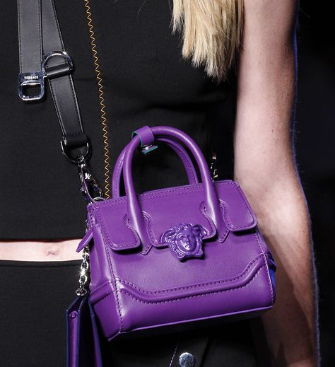 The 15 Best Bags of the Milan Fashion Week Spring 2017 Runways Purple Bags Outfit, Toe Accessories, Versace Bag, Fashion Accessories Trends, Versace Spring, Purple Bag, Detail Photos, Womens Designer Handbags, Versace Bags