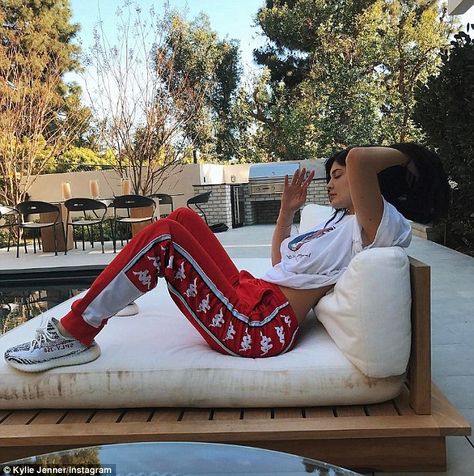 Yeezy Zebra, Stile Kylie Jenner, Look Kylie Jenner, Looks Kylie Jenner, Trajes Kylie Jenner, Estilo Kylie Jenner, Kylie J, Kylie Jenner Outfits, Kylie Jenner Style