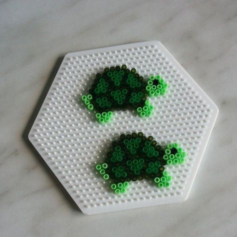 Bead Turtle, Small Turtle, Easy Perler Bead Patterns, Melty Bead Patterns, Pearl Beads Pattern, Easy Perler Beads Ideas, Fuse Bead Patterns, Hama Beads Design, Perler Bead Templates