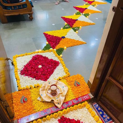 Kankupagala Decoration Idea, Sunderkand Path Decoration, Grahpravesh Decoration, Flower Decorations For Home Indian, Kanku Pagla Decoration At Home, Welcome Decoration Ideas Home Indian, Paper Rangoli, Welcome Rangoli, Pookalam Design