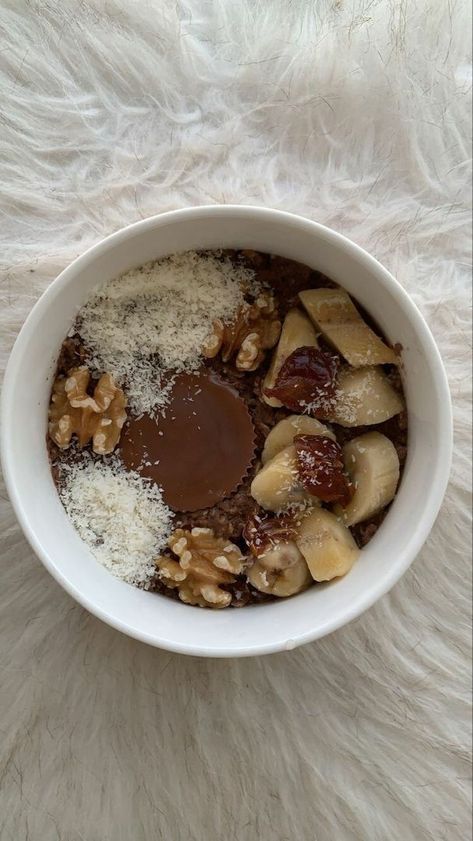 haileyvanilla on Twitter: "breakfast 2… " Oatmeal Bowls Breakfast, Bowls Aesthetic, Oatmeal Ideas, Healthy Snacks To Make, Plats Healthy, Breakfast Oatmeal, Healthy Food Habits, Healthy Food Menu, Oatmeal Bowls