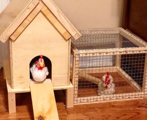 Popsicle Stick Chicken Coop Craft, Farm Dollhouse Diy, Dollhouse Chicken Coop, Chicken Coop Craft, Cardboard Chicken Coop, Miniature Chicken Coop, American Girl Doll Pets, Farm Toy Display, Miniature Farm