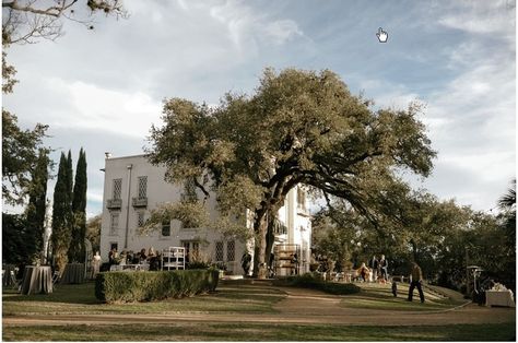 Austin Texas Wedding Venues, Laguna Gloria, Italian Wedding Venues, Texas Wedding Venues, Austin Wedding Venues, Austin Texas Wedding, Wedding Beach Ceremony, Wedding Reception Locations, Wedding Venues Texas