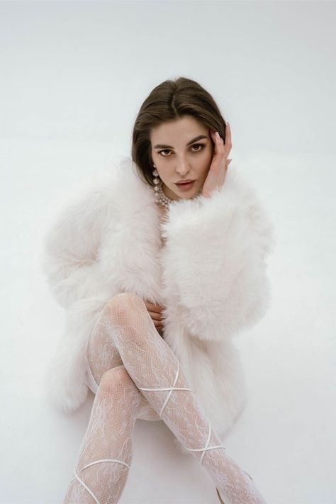 Fur Coat Photoshoot, Fur Aesthetic, Outdoor Decoration Ideas, Fur Outfit, Outdoor Christmas Decoration Ideas, Studio Photoshoot Ideas, Party Photoshoot, Studio Poses, Photoshoot Studio