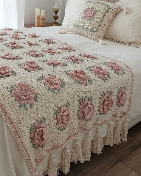 Crochet Blanket Aesthetic, Crochet Blanket Pattern Easy, Mode Crochet, Easy Crochet Blanket, Crochet Blanket Designs, Casa Vintage, Crochet Design Pattern, Blanket Patterns, Dream Room Inspiration