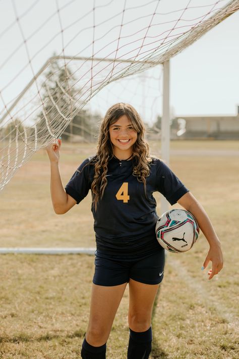 Sports Photography Poses, Cute Soccer Pictures, Soccer Photography Poses, Soccer Team Pictures, Soccer Senior Pictures, Soccer Team Photos, Soccer Shoot, Soccer Poses, Sports Photoshoot