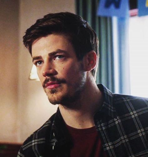 Grant Gustin Hair, Flash Barry Allen, The Flash Grant Gustin, Flash Tv Series, Actors Male, Superman Lois, Fastest Man, Supergirl And Flash, Barry Allen