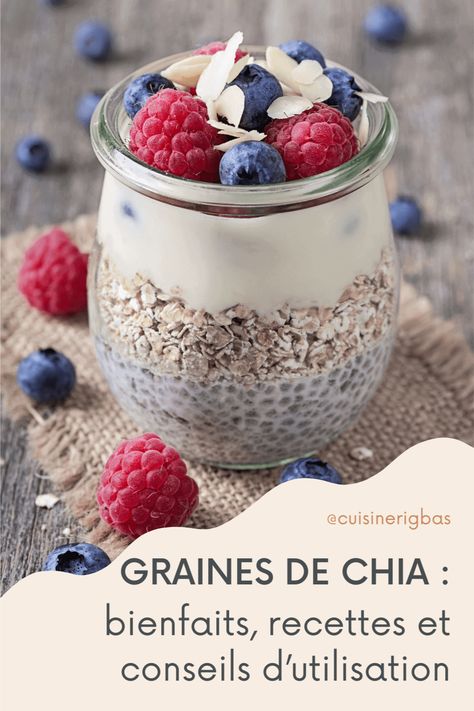 Les graines de chia sont un super-aliment facile à intégrer dans ses repas au quotidien ! Découvrez leurs bienfaits et mes conseils d’utilisation. Breakfast Food Truck, French Food, Overnight Oats, Fruit Desserts, Chia, Food Truck, Oats, Food Blogger, Breakfast Recipes