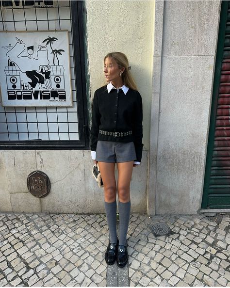 Outfits With Shorts And Tights, Shorts Winter Outfit, Loafer Outfit Ideas, Outfits With Shorts, Loafer Outfits, Shorts And Tights, Chic Office Outfit, Black Patent Loafers, Cozy Oversized Sweaters