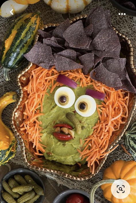 Halloween Appetizers For Adults, Halloween Appetizers Easy, Halloween Party Appetizers, Halloween Food Appetizers, Guacamole Dip, Halloween Foods, Halloween Fest, Halloween Party Snacks, Fun Halloween Food