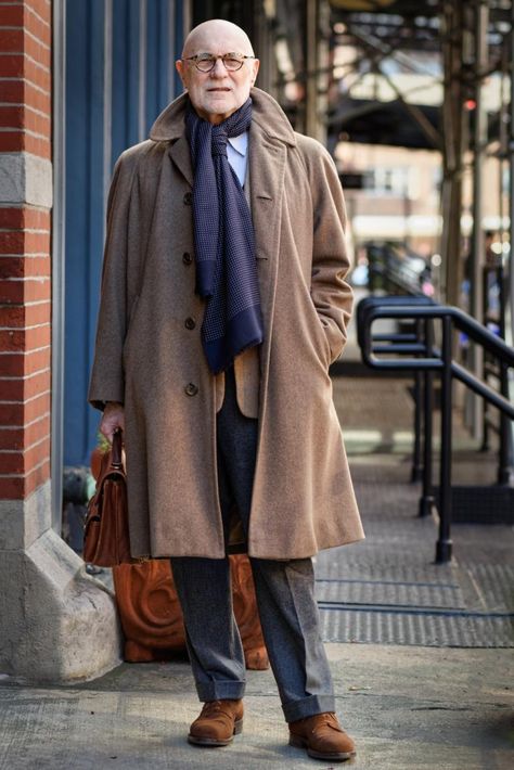 Personal style: How to dress like Bruce Boyer – Permanent Style Bruce Boyer, Mens Scarf Fashion, Older Mens Fashion, Der Gentleman, Older Man, Mens Attire, Outfit Trends, Camel Coat, How To Wear Scarves