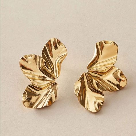 New Belle Flower Stud Earrings Womens Earrings Studs, Gold Statement Earrings, Hammered Gold, Jewelry Lookbook, Flower Earrings Studs, Flower Studs, Gold Plated Earrings, Beach Jewelry, Gold Flowers