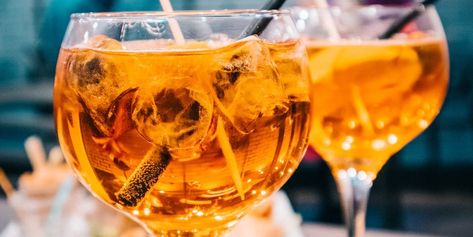 Aldi launches orange wine – and it sounds delicious! Alcoholic Drinks Menu, Drinks Com Vodka, Flirtini, Italian Drinks, Spritz Recipe, Anise Seed, Black Russian, Orange Wine, Alcoholic Cocktails