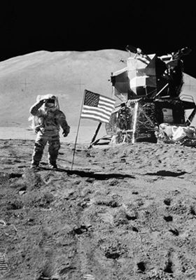 Photos Of Historical Events, First Moon Landing, 1960s History, Moon Landing Photos, History Costumes, Man On Moon, First Man On The Moon, American History Photos, Lunar Module