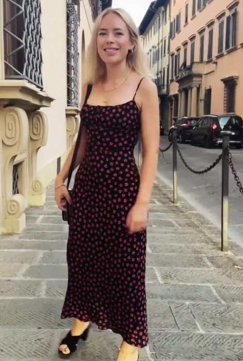 90s Sundress Outfit, Vintage Fitted Sundress With Spaghetti Straps, 2000s Sundress, Early 2000s Sundress, 90s Floral Dress Grunge, Hot Weather Outfits, Long Sundress, Midi Sundress, Modest Fashion Outfits