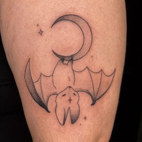 Marta | PORTUGAL Bookings Closed ✨ | Moon bat 🌙🦇✨ Straight from my spooky flashes for Jo! I’ve been wanting to tattoo this flash for so long, thank you for adopting him… | Instagram Cute Bat Tattoos, Bat Moon Tattoo, Simple Bat Tattoo, Full Moon And Bats Tattoo, Cute Bat Tattoo Ideas, Cat Moon Bat Tattoo, Bat Hanging From Moon Tattoo, Cute Bat Tattoo, Bat Outline