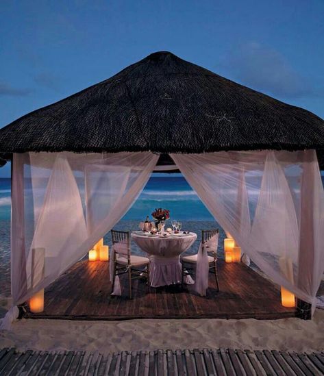 Cancoon Mexico, Romantic Beach Getaways, Beautiful Settings, Romantic Dinner For Two, Romantic Beach, Romantic Honeymoon, Dinner Decoration, The Ritz Carlton, Luxury Sale