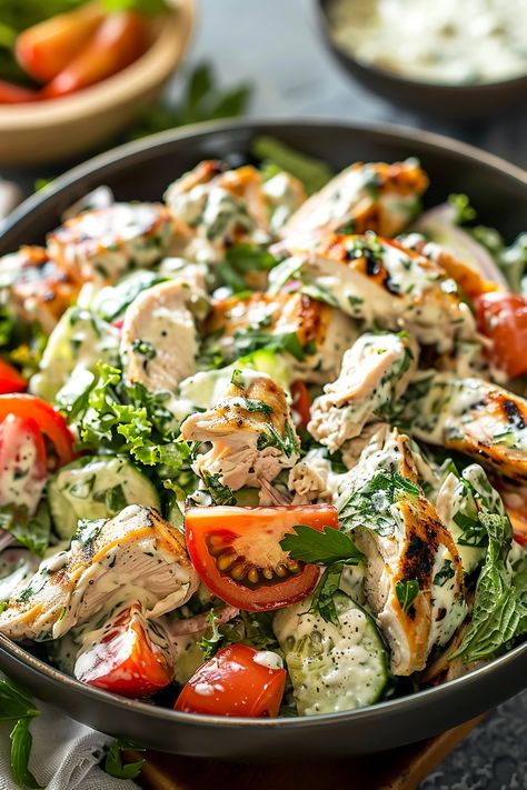 Greek Tzatziki Salad, Taziki Salad Dressing Recipe, Taziki Salad, Taziki Chicken Salad, Healthy Comfort Meals, Cold Summer Meals, Light Summer Dinner Recipes, Tzatziki Chicken Salad, Tzatziki Salad