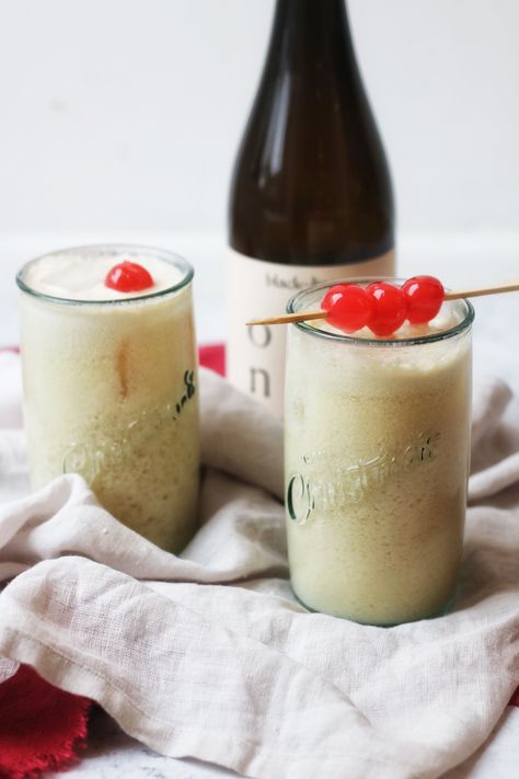 Thanks to Black Lines Drinks' Oatnog I've developed a Vegan Snowball Cocktail recipe. Snowball Cocktail, Snowball Drink, Snowball Cocktail Recipe, Christmas Beverages, Vegan Drinks, New Year's Food, Winter Cocktails, Cocktail Sticks, Vegan Alternatives