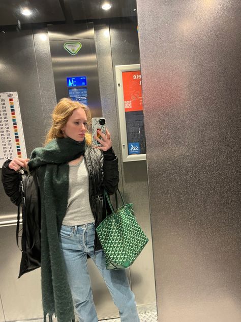 501 outfit goyard green bag artois cold outfit Goyard Artois Outfit, Green Goyard Outfit, Green Goyard Tote Outfit, Goyard Artois Pm Outfit, Goyard Tote Aesthetic, Black Goyard Tote, Blue Goyard Tote, Yellow Fall Outfits, Green Goyard Tote