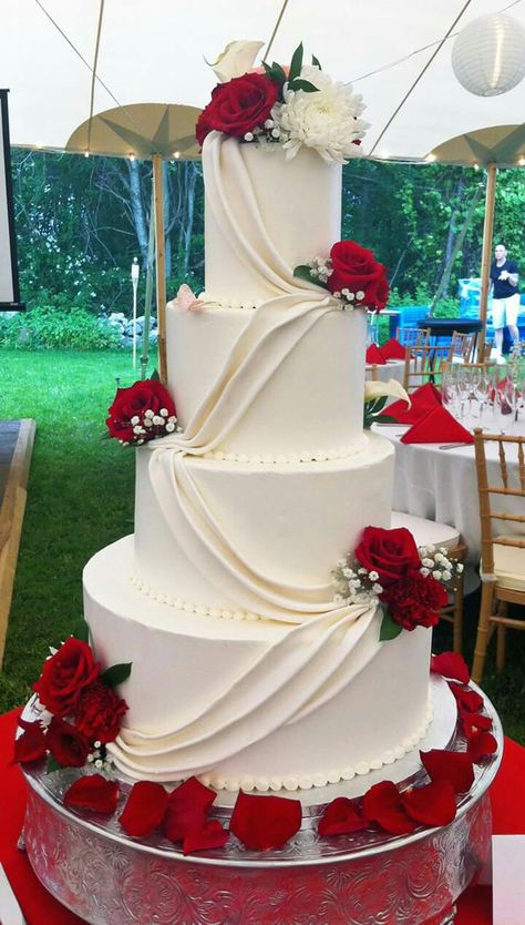 Wedding Cakes Red Roses, Red Wedding Cake Elegant, Red White Wedding Cake, Red And White Wedding Theme, Red And White Wedding Cake, Wedding Cake With Red Roses, Red Wedding Cake, Red Rose Wedding Cake, Red And White Wedding