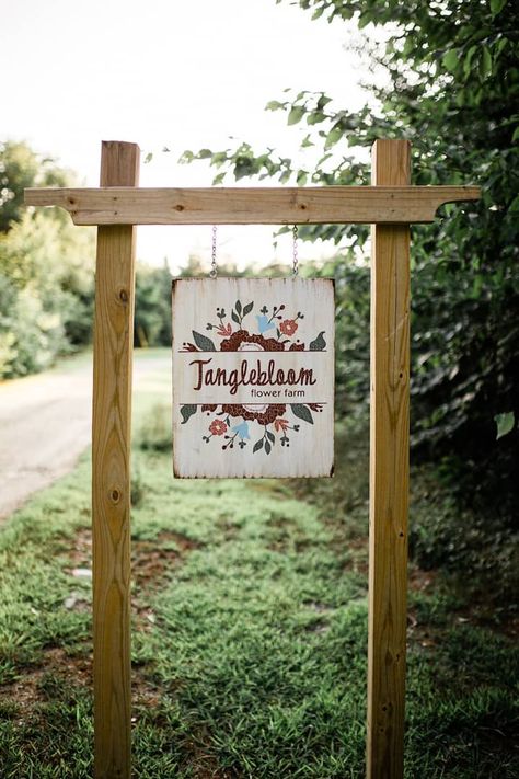 Farmers Market Display, Vermont Farms, Cut Flower Farm, Modern Homesteading, Rose Nursery, Homestead Farm, Farm Business, Farm Store, Flower Cart