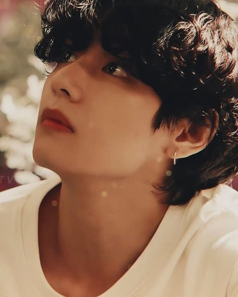 #BTS #TAEHYUNG #PHOTO Bts Taehyung Photo, Taehyung Jewelry, Taehyung Earrings, Taehyung Photo, Bts Taehyung, Kim Taehyung, Diamond Earrings, Pearl Earrings, Hoop Earrings