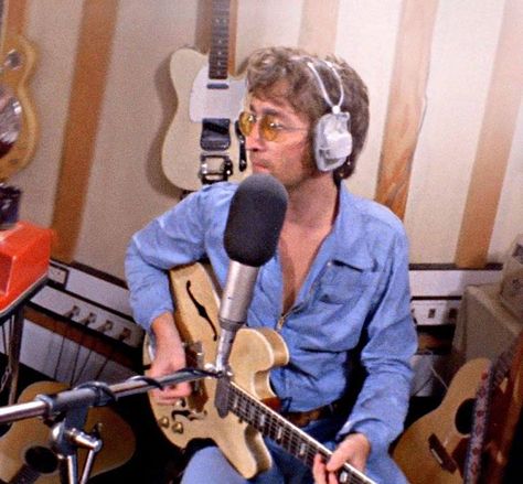 John Lennon Guitar, Gloria Dehaven, Beatles John Lennon, Beatles Guitar, John Lennon Yoko Ono, John Lennon Paul Mccartney, John Lennon And Yoko, Beatles Photos, Imagine John Lennon