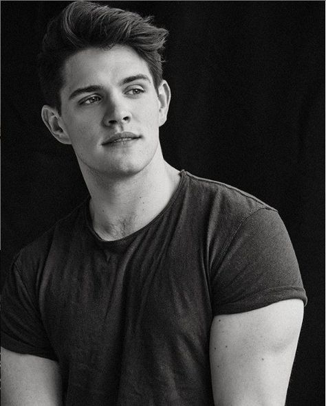 Casey Cott by ig @nathanjohnsonny Riverdale Kevin, Hispanic Actresses, Casey Cott, Older Actresses, Natural Hair Care Products, 90s Actors, Leonor Greyl, Kj Apa, Best Natural Hair Products