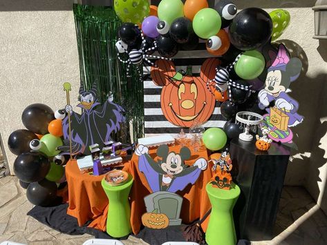 Mickey And Minnie Trunk Or Treat Ideas, Mickey And Minnie Trunk Or Treat, Mickey Trunk Or Treat, Mickey Mouse Halloween Party, Mickey Mouse Trunk Or Treat, Disneyland Halloween Party, Mickey Mouse Birthday Invitation, Scary Halloween Cakes, Mickey Mouse Cake Topper