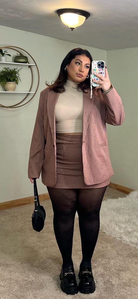 Blazer Mini Skirt Outfit, Sweater Dress Styling, Blazer Mini Skirt, Modern Love Corset, Office Apparel, Plus Size Aesthetic Outfits, Cute Business Casual, Curvy Casual Outfits, Mini Skirt Outfit