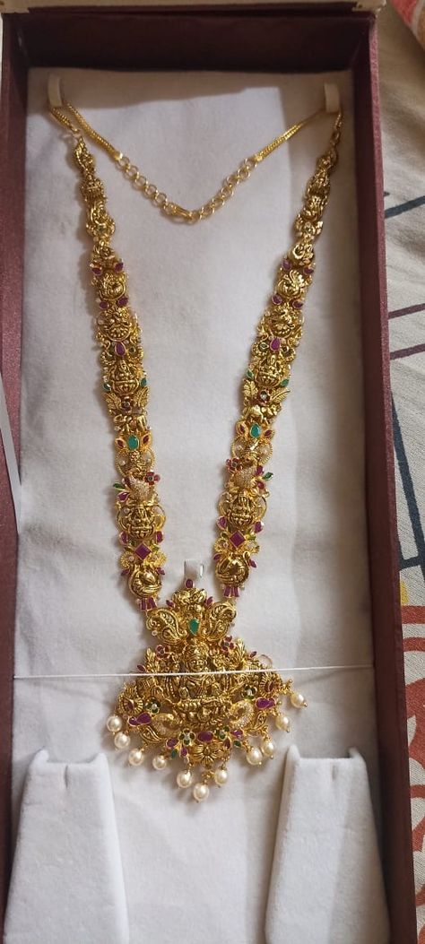 Lakshmi Devi Long Haram Designs, Simple Gold Haram Designs Indian, Necklace Designs Gold Indian Simple, Long Chains Indian Gold Latest, Long Chain Necklace Gold Indian, Haram Designs Gold Latest Long, Long Haram Designs Indian, Long Chains Indian Gold, Gold Haram Designs Indian