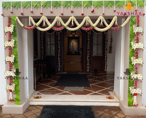 Nilavu Malai Design, Steps Decoration Ideas Indian, South Indian House Warming Decorations, Main Door Decoration Ideas Indian, Housewarming Decorations Indian In Usa, Gruhapravesam Decoration Ideas Usa, Traditional Backdrop Decoration, House Warming Decorations Indian, Indian Backdrop