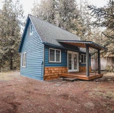 Small Cabin Exterior Paint Colors, Cedar Shake Accent Wall, Cedar Siding Accent Exterior, House With Cedar Shakes, Airbnb Exterior, Cedar Shake Siding Accent, Wood Shake Siding, Exterior Cabin Colors, Home Decor Wall Ideas