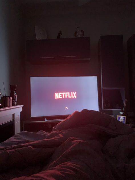 Watching Phone At Night, Watching Movies Aesthetic Night Tv, Netflix In Bed Aesthetic, Netflix On Tv Screen Aesthetic, Netflix On Tv Screen, Movies In Bed Aesthetic, Tv In Room Aesthetic, Watching Netflix Aesthetic, Bedroom Movie Night