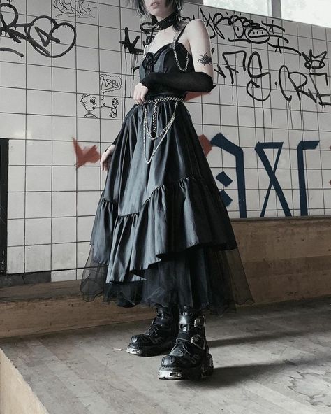 Goth Rock, Punk Emo, Alt Fashion, November 17, Swaggy Outfits, Gothic Outfits, Goth Outfits, Alternative Outfits, Grunge Style